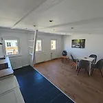 דירה Neu Saniertes Penthouse Mit Offener Wohnkueche