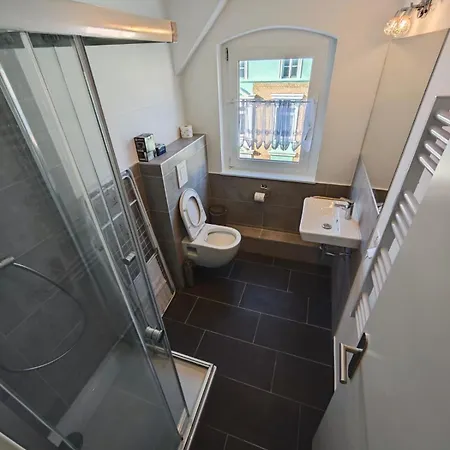 Neu Saniertes Penthouse Mit Offener Wohnküche * Magdeburg