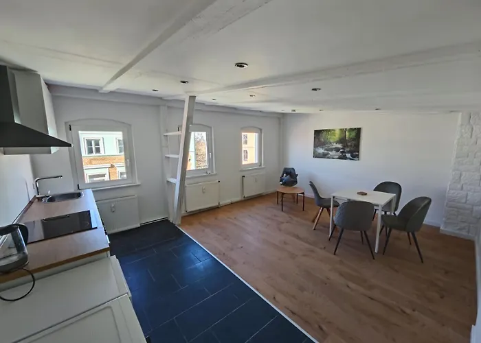 شقة Neu Saniertes Penthouse Mit Offener Wohnkueche